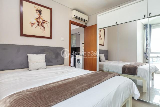 Low Floor 2BR Apartment with City View at Woodland Park Residence Kalibata